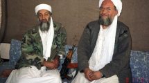 قادة القاعدة السابقون أسامة بن لادن وأيمن الظواهري في أفغانستان ، نوفمبر 2001 ا"لفجر" عبر رويترز
