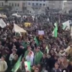 لقطة من مسيرة مؤيدة في إدلب للسلطة المؤقتة في دمشق